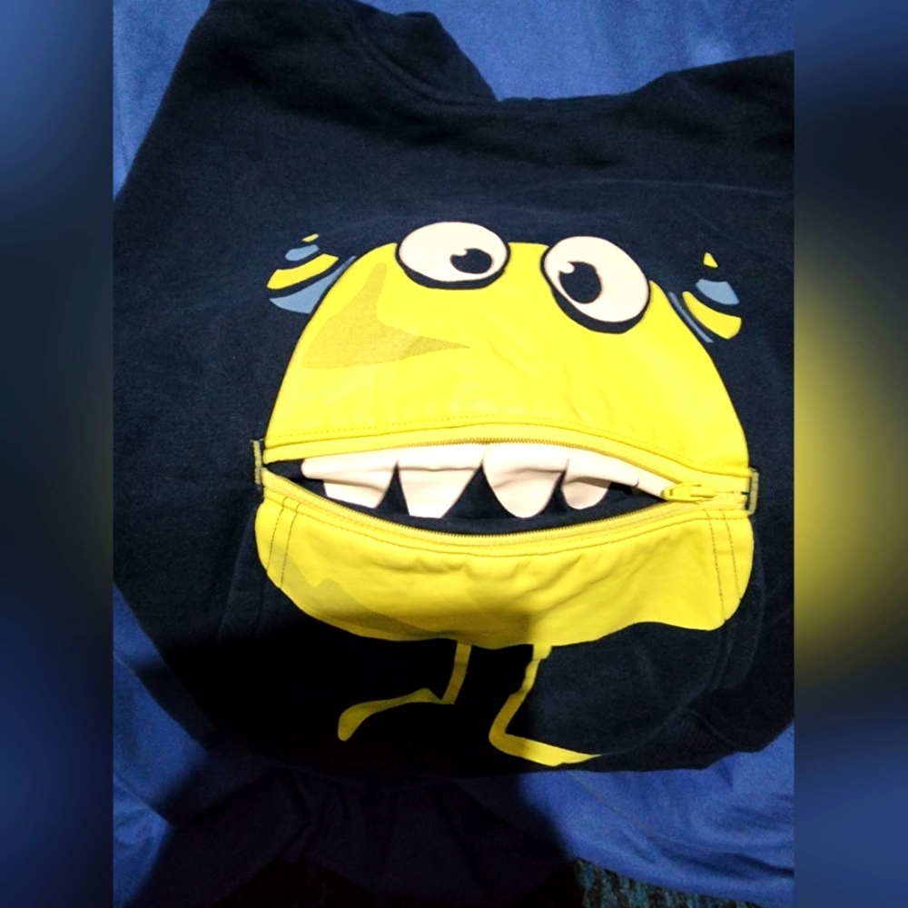 356 Kids hoodie with zipper pouch💜💜💜